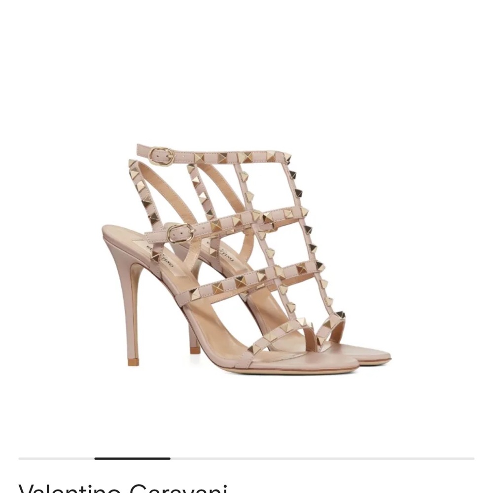 Valentino Garavani
Rockstud 10mm ankle-strap sandals